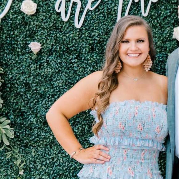 Meet your Posher, Kayla - Picture 1 of 1